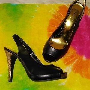 NINE WEST BLACK PEEP TOE WITH GOLD HEELS-SIZE 7.5M
